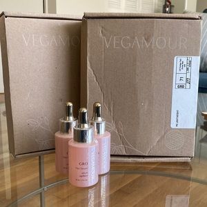 Vegamour growth serum. Set of 3 vials.